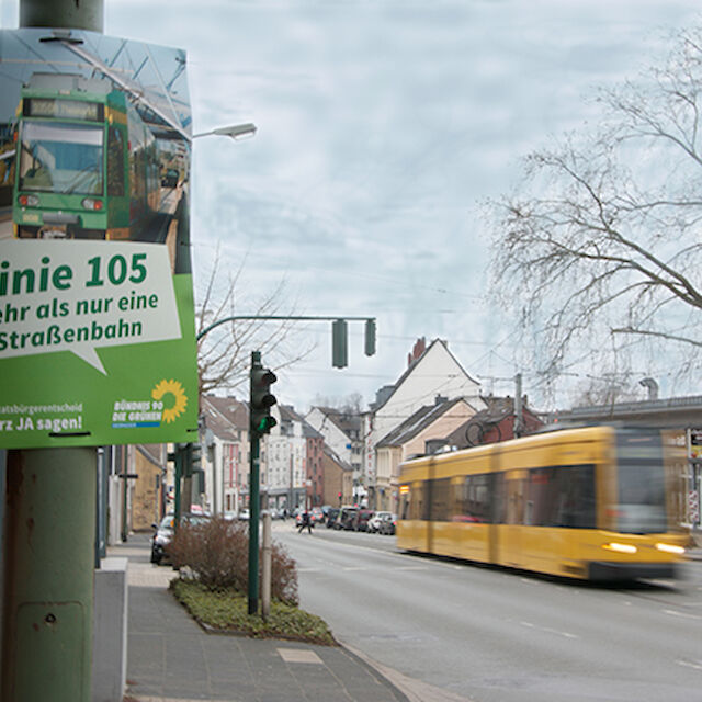 Straßenbahnlinie 105 Richtung Unterstraße in Essen-Frintrop.